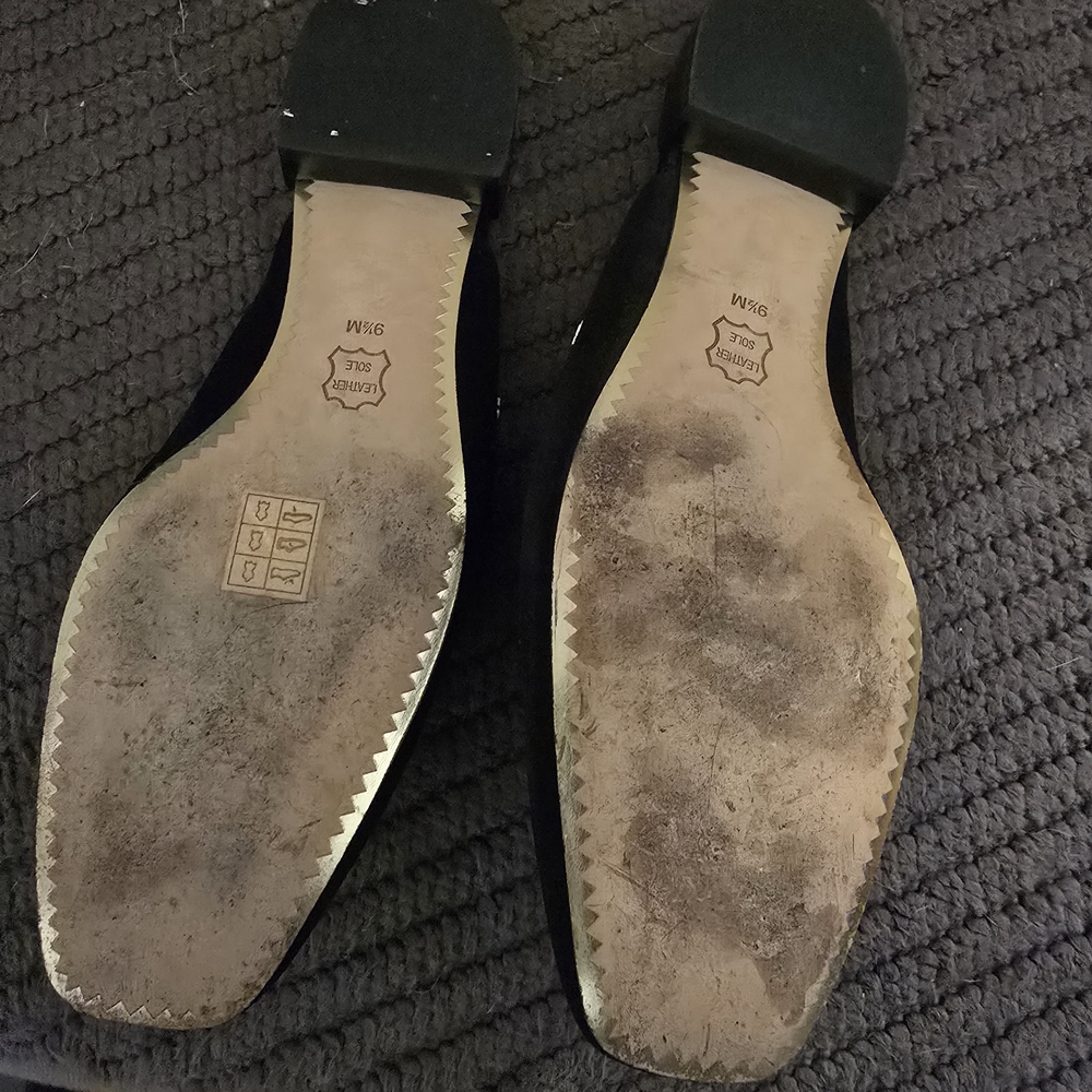 Tory Burch Black Mules Sleek Suede Design - Picture 4 of 4